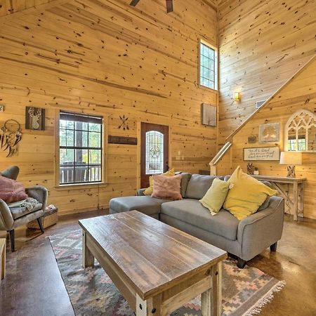 Cabin With Hot Tub And Games, 4 Mi To Beavers Bend! Broken Bow Exterior photo
