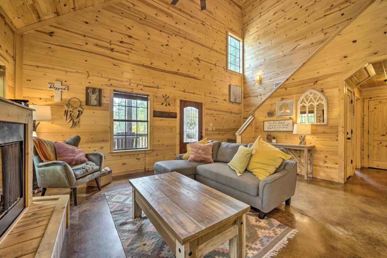Cabin With Hot Tub And Games, 4 Mi To Beavers Bend! Broken Bow Exterior photo