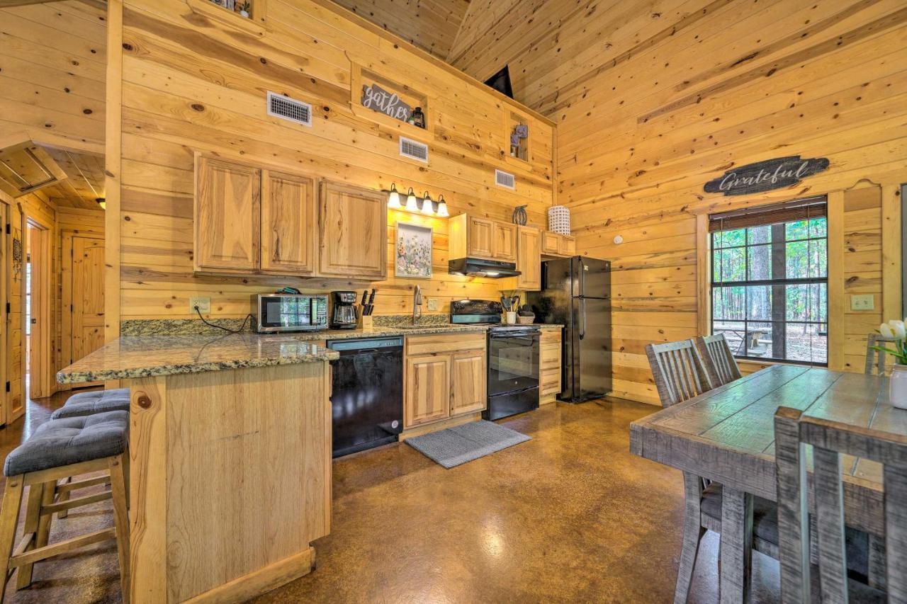 Cabin With Hot Tub And Games, 4 Mi To Beavers Bend! Broken Bow Exterior photo