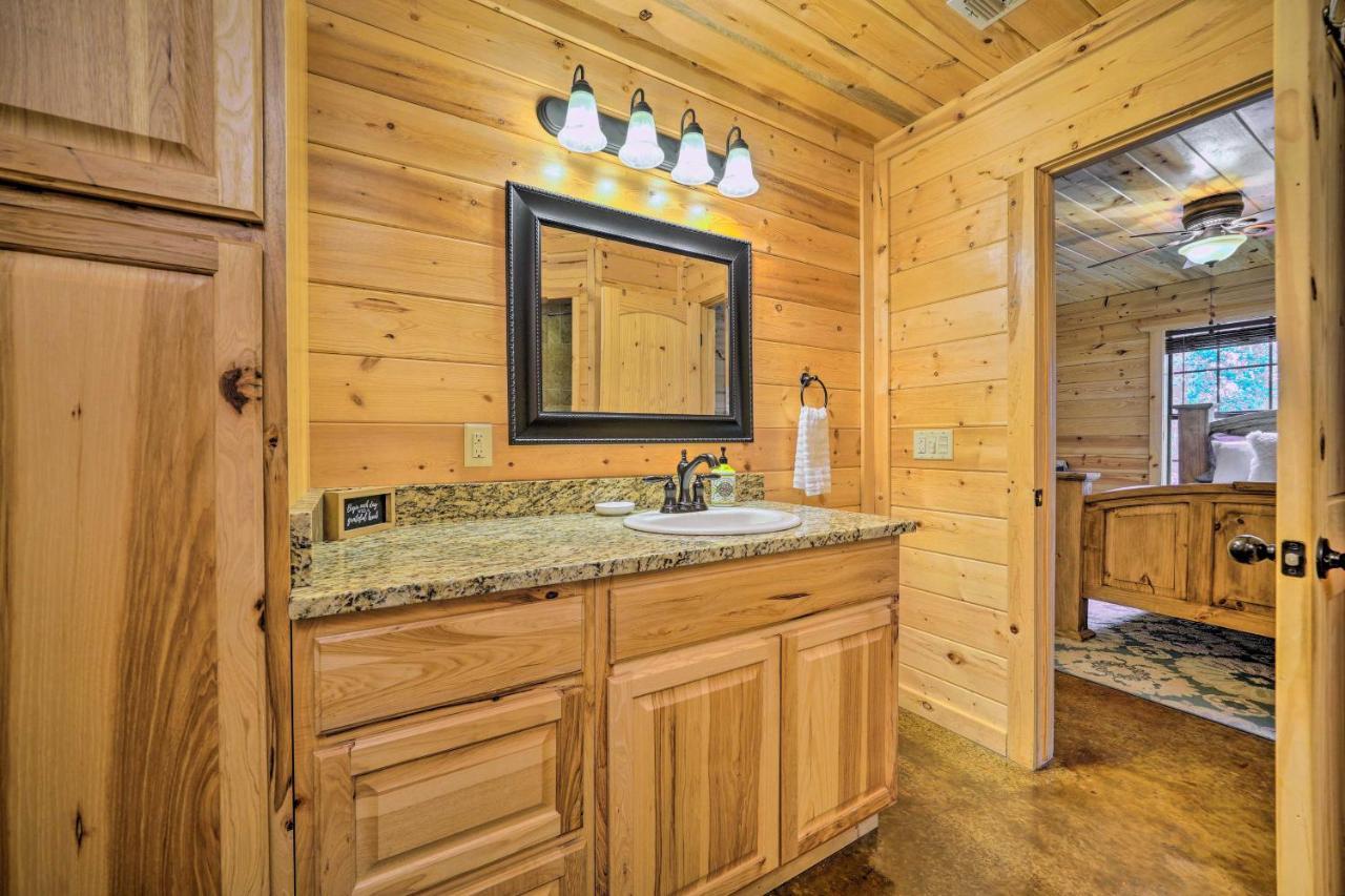 Cabin With Hot Tub And Games, 4 Mi To Beavers Bend! Broken Bow Exterior photo