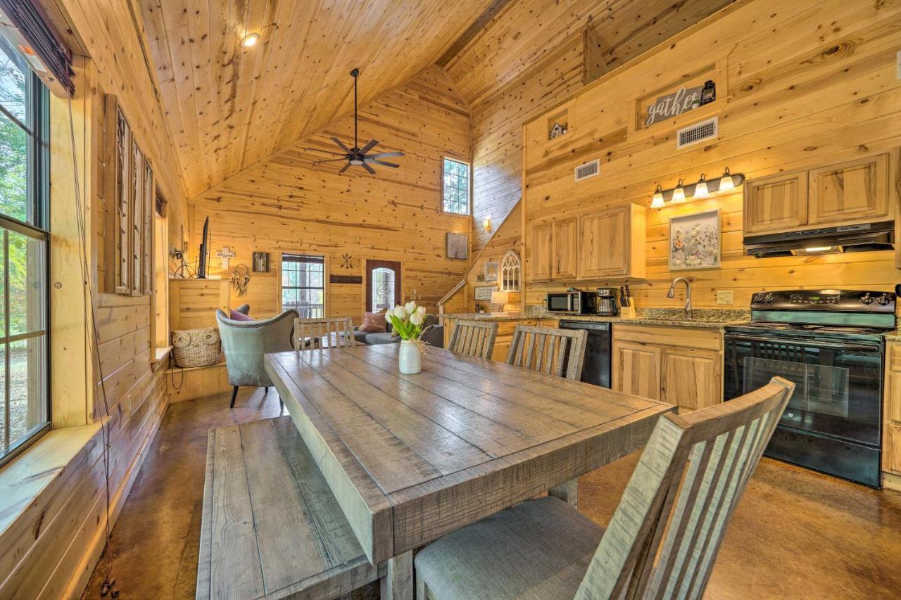 Cabin With Hot Tub And Games, 4 Mi To Beavers Bend! Broken Bow Exterior photo