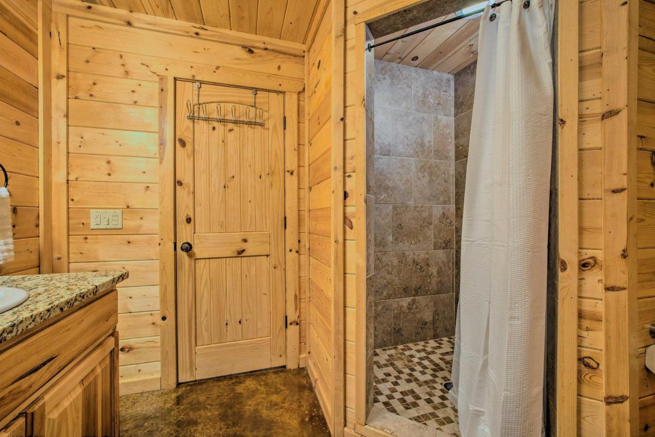 Cabin With Hot Tub And Games, 4 Mi To Beavers Bend! Broken Bow Exterior photo