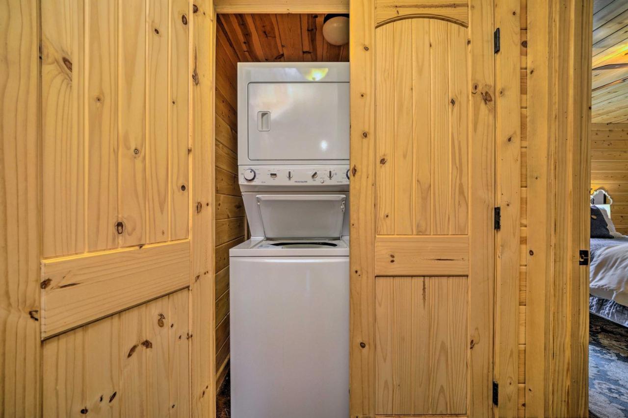 Cabin With Hot Tub And Games, 4 Mi To Beavers Bend! Broken Bow Exterior photo
